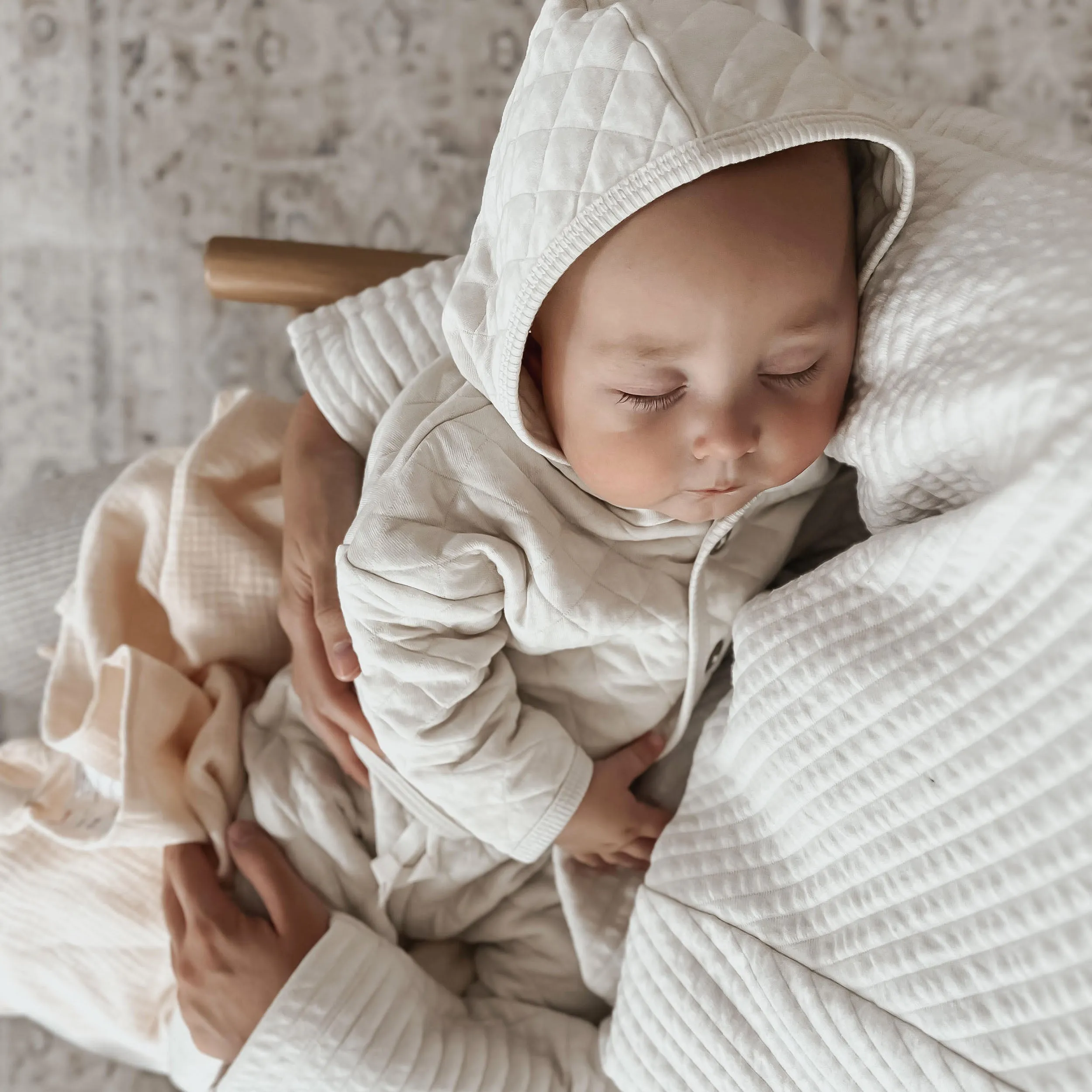 Pantalon crème en jersey matelassé, naissance || Cream pants in quilted jersey, newborn